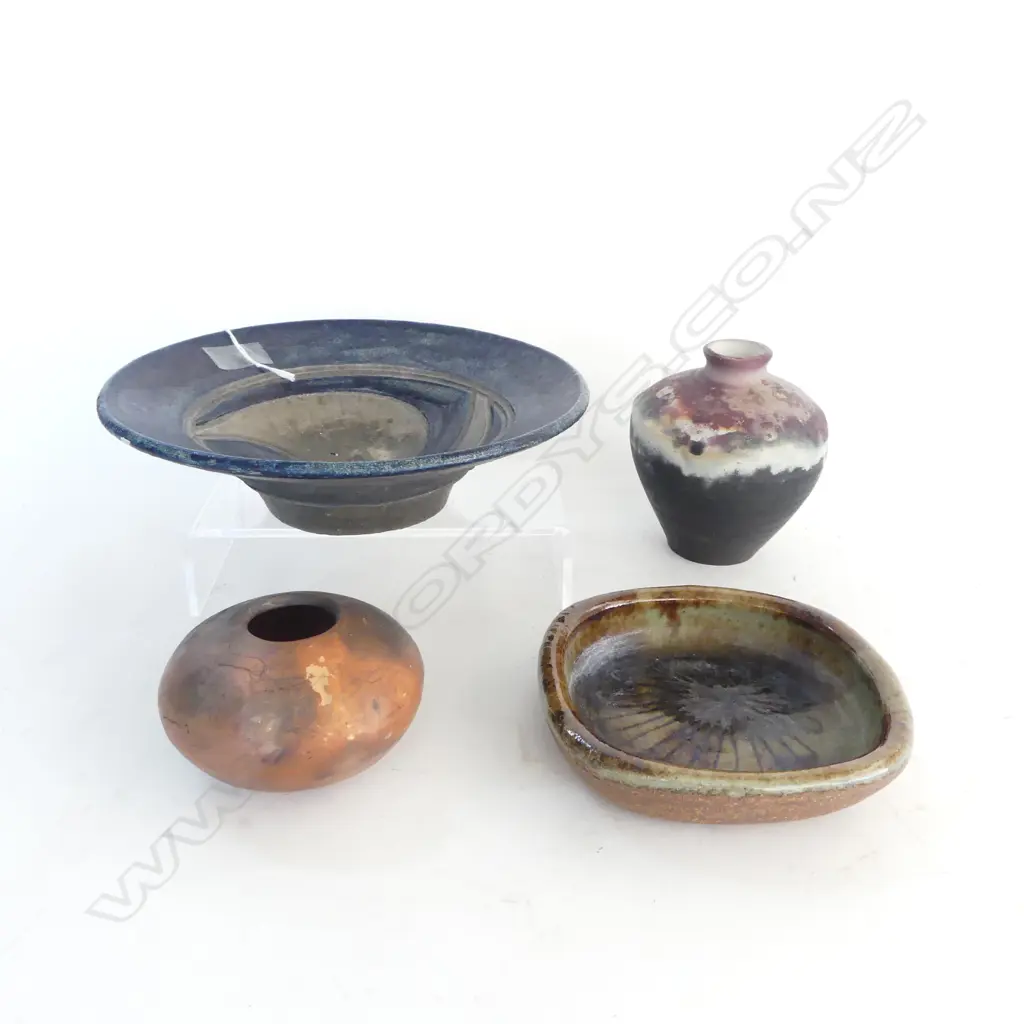4 PCES N.Z. STUDIO POTTERY; Largest Dia.230mm (small chips) Image 1++