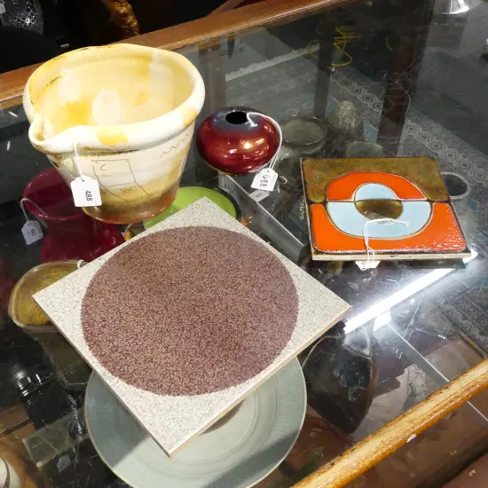 4 PCES. N.Z. STUDIO POTTERY; JOHN GREEN VASE, STEVE FULLMER JUG H.130mm (HAIRLINE), CHARLES HOLMES TILE & OTHER 