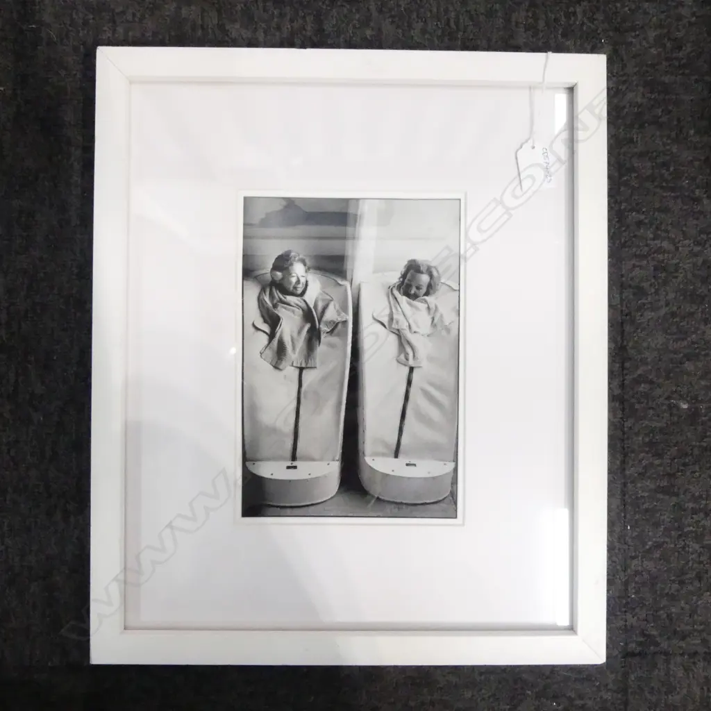 FRAMED EVE ARNOLD PHOTOGRAPH - REDUCING SALON 240x160mm Image 1++