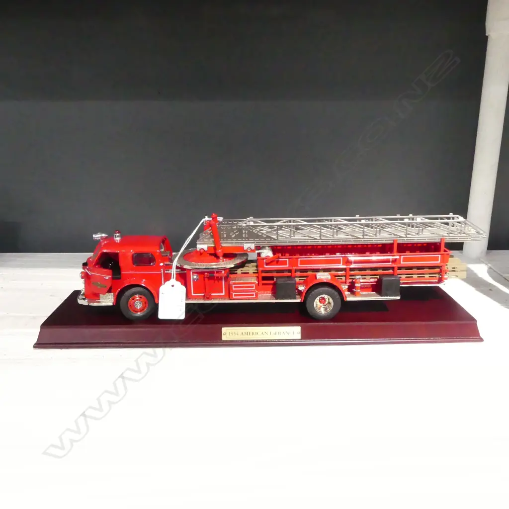 FRANKLIN MINT 1954 LA FRANCE AMERICAN FIRE ENGINE MODEL L370MM Image 1++