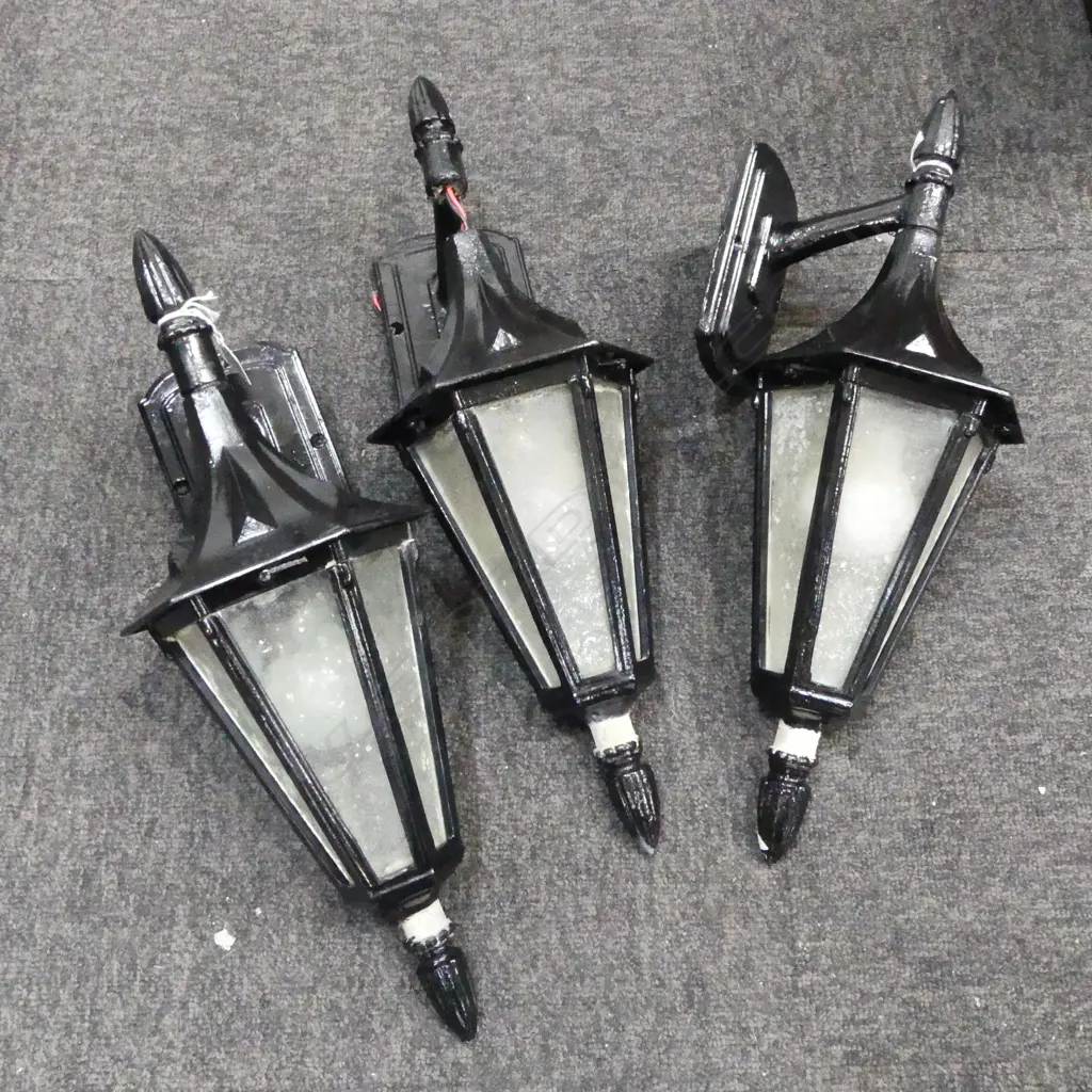 3 X BLACK METAL OUTDOOR WALL LIGHTS , ONE BROKEN ON TOP,  H.480  Image 1++