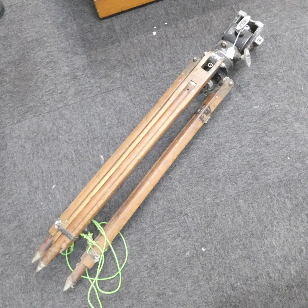 VINTAGE WOOD & CAST ALLUMINUM CAMERA TRIPOD STAND H1000MM Image 1++