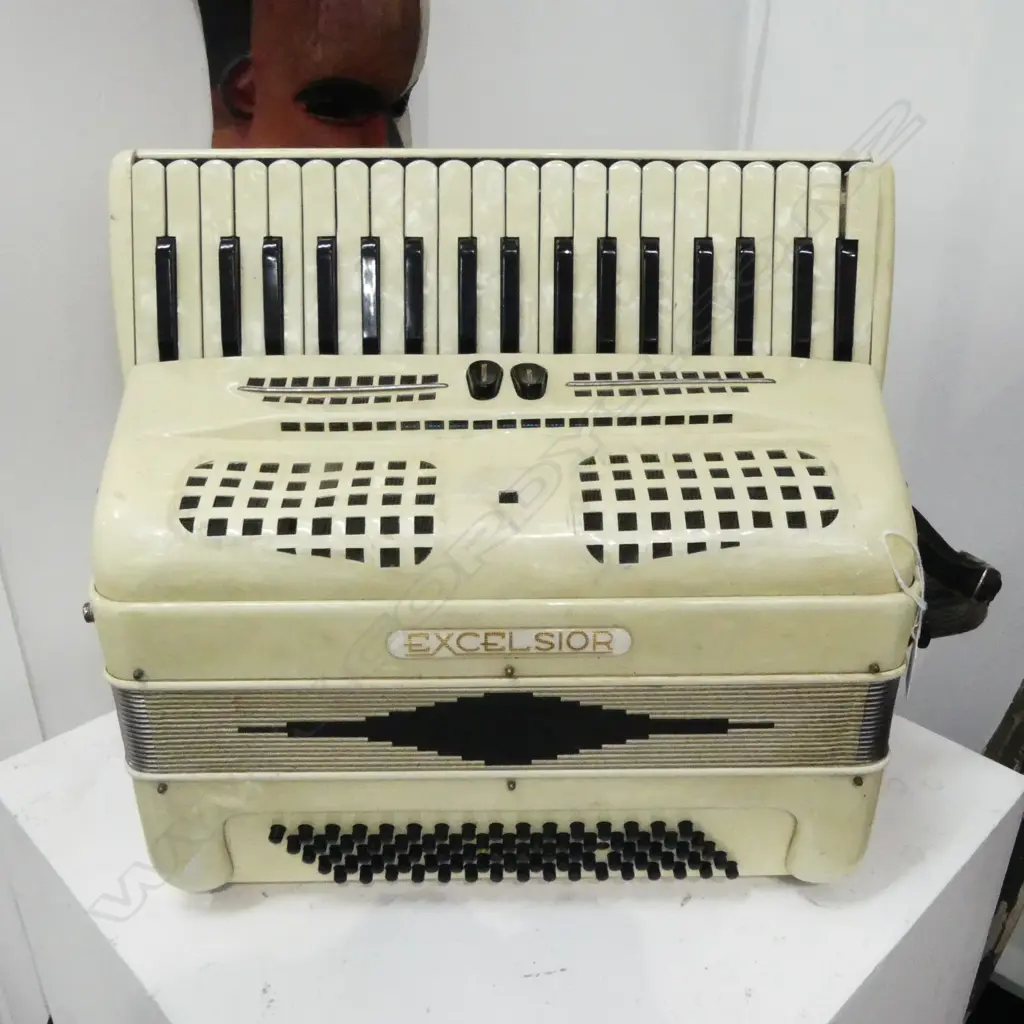 VINTAGE ITALIAN EXCELSIOR ACCORDION W.450mm Image 1++