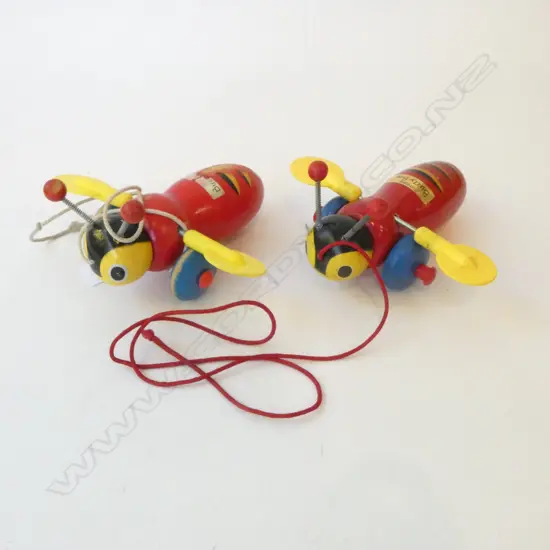 2 VINTAGE WOODEN BUZZY BEES L.170mm