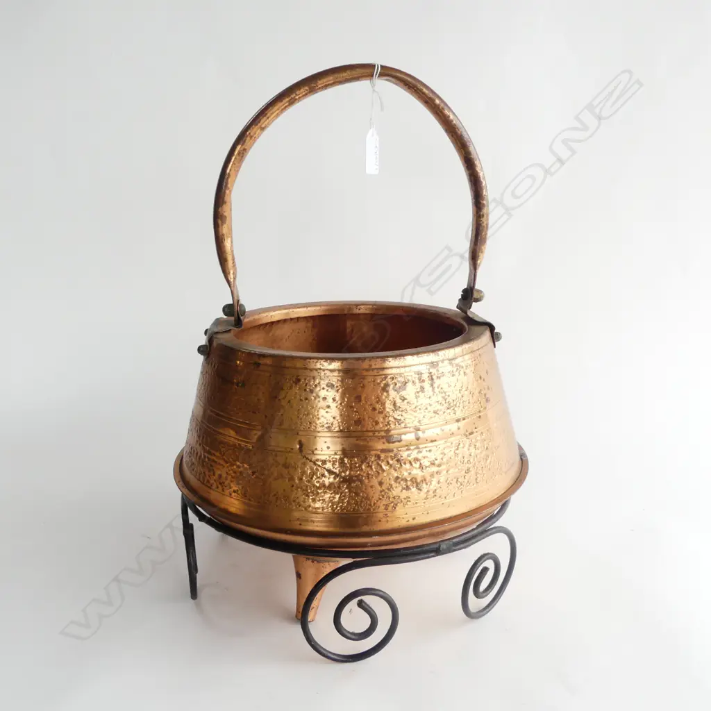COPPER CAULDRON ON STAND H.450mm Image 1++