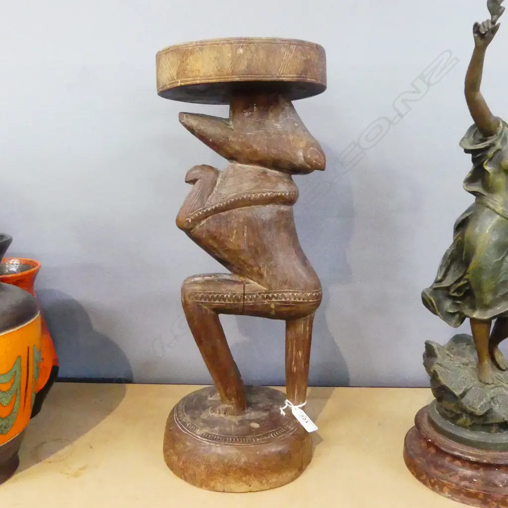 TROBRIAN ISLAND CARVED WOOD BEGGING DOG FIGURAL STOOL H450MM Image 1++