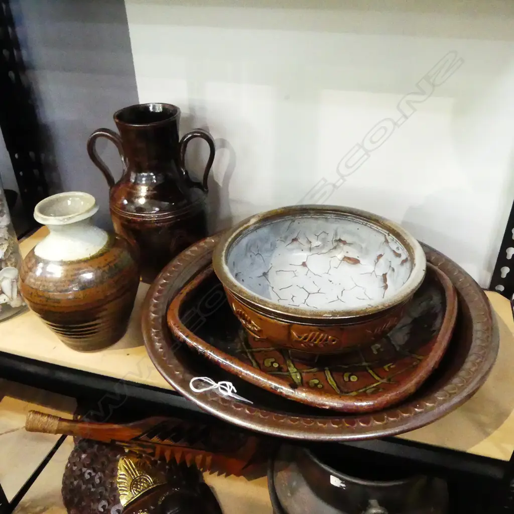 LG. WARREN TIPPETT N.Z. POTTERY DISH (CHIP) + VASE & 3 OTHER UNMARKED STUDIO POTTERY Image 1++