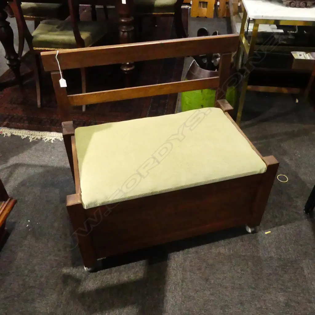 OAK SETTLE 820x510x730mm Image 1++