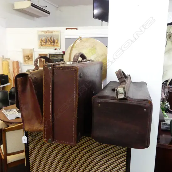 3 OLD LEATHER CASES W.455mm