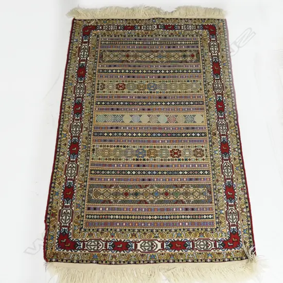 FINELY WOVEN kILIM RUG x 1100 x 1600mm