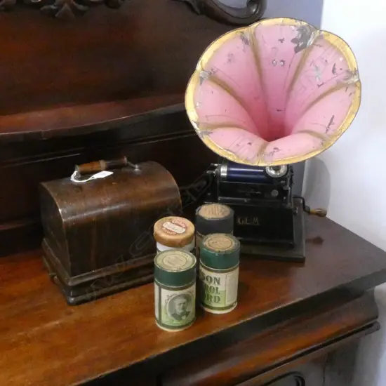 GEM PHONOGRAPH IN OAK CASE + HORN & ROLLS