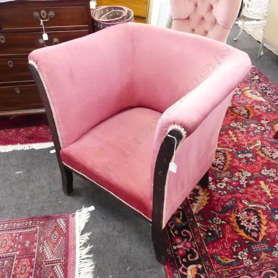 UPHOLSTERED TUB CHAIR 