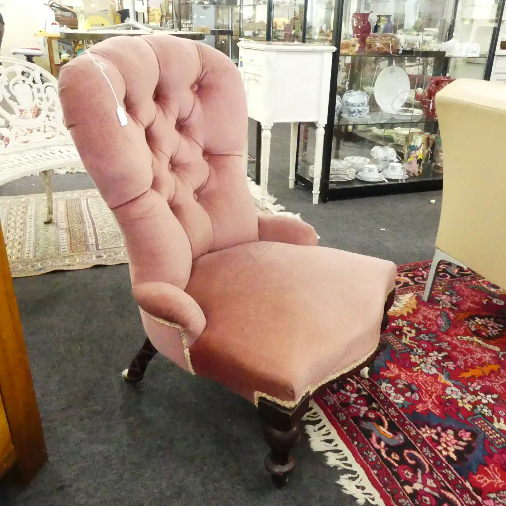 VICTORIAN UPHOLSTERED CHAIR  Image 1++