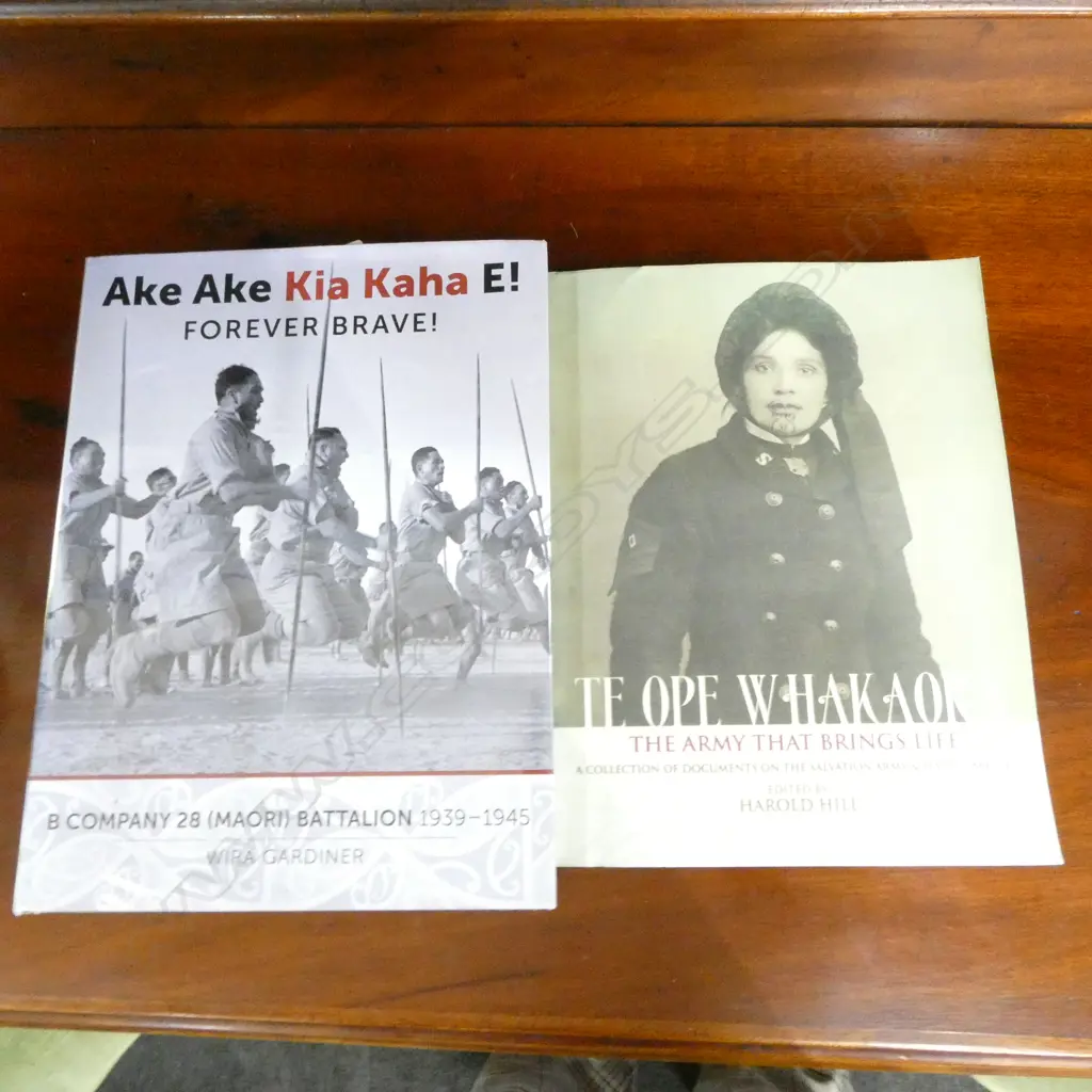 2 BOOKS MAORI BATALLION & TE OPE WHAKAORA SALVATION ARMY/MAORI, L.270-285MM Image 1++