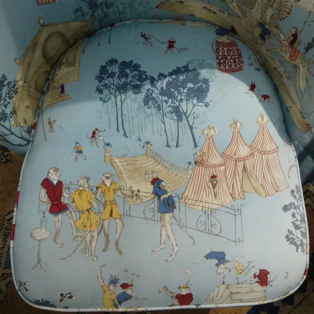 BEDROOM CHAIR Image 1++