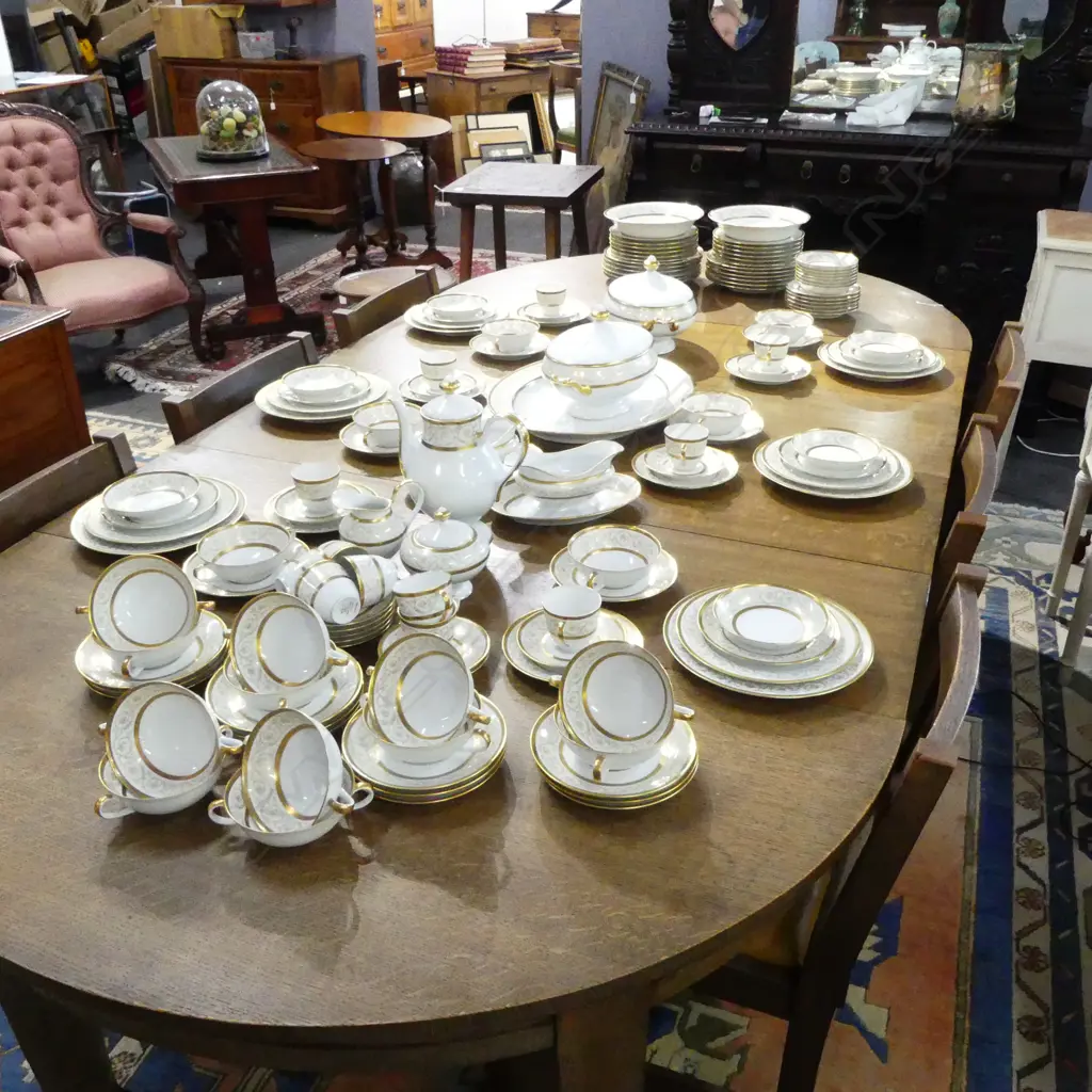 LG LIMOGES 'HAUTEFORT' DINNER SERVICE EX AMBASSADOR PETER FAIRFAX Image 1++