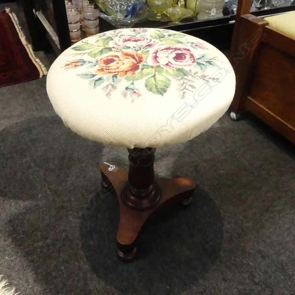 TAPESTRY TOP PIANO STOOL H.500mm Image 1++