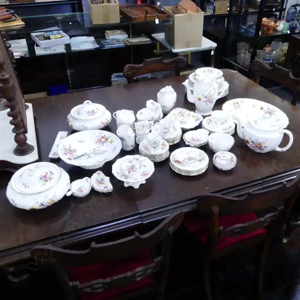 LG ROYAL CROWN DERBY 'DERBY POSIES' DINNER SET Image 1++