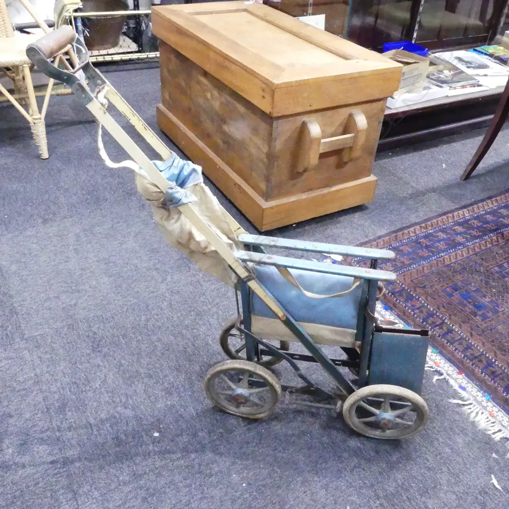 VINTAGE CHILDS FOLDING PUSH CHAIR H590MM Image 1++
