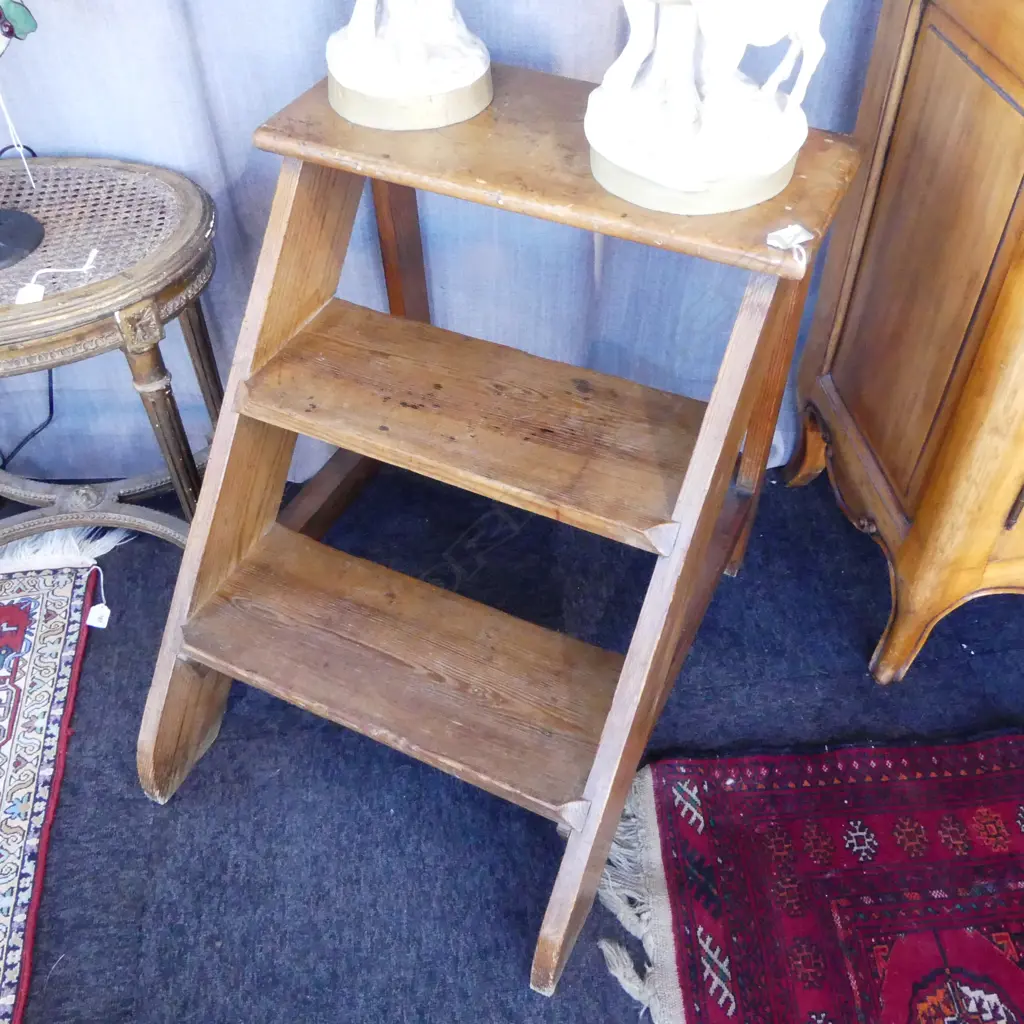 VINTAGE WOODEN STEPS 560x700x610mm Image 1++