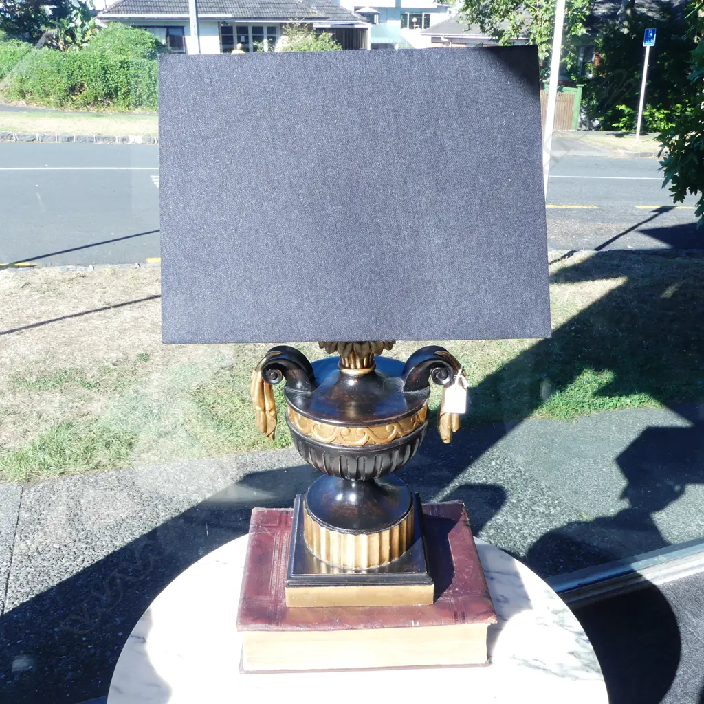 MODERN TABLE LAMP w. URN BASE H.660mm Image 1++