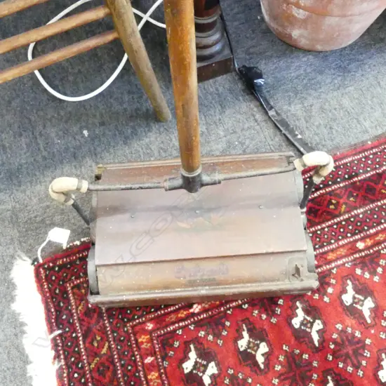 *RTV* EARLY 20thC EWBANK CARPET SWEEPER