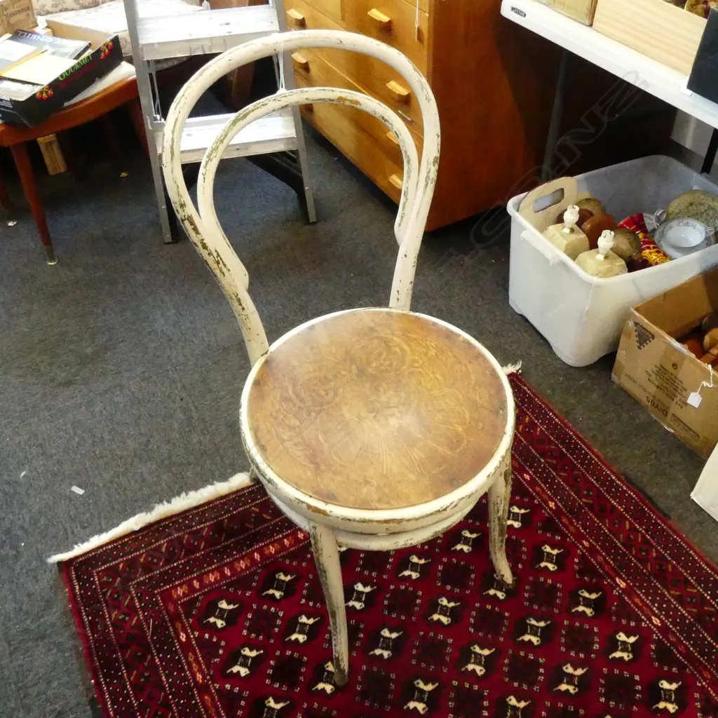 WHITE PAINTED BENTWOOD CHAIR Image 1++