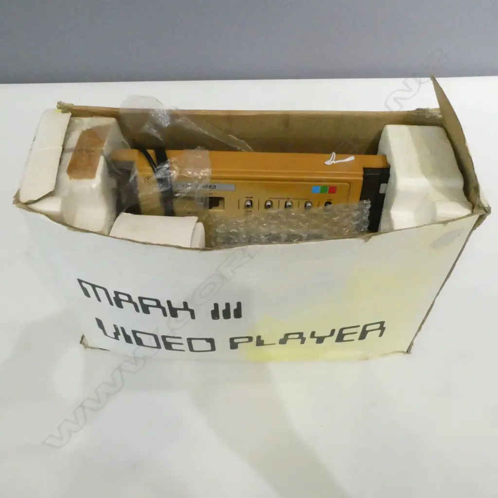 EARLY MARK III VIDEO GAMING CONSOLE w. GAMES Image 1++