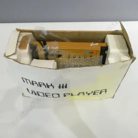 EARLY MARK III VIDEO GAMING CONSOLE w. GAMES