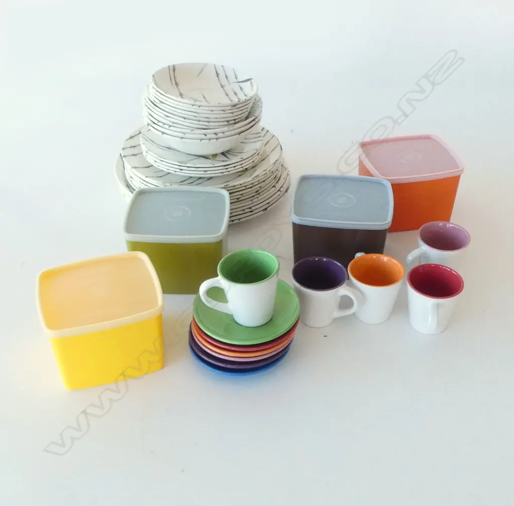 CROWN LYNN SHIBUI PLATES, ERNESTO C/Ss, TUPPERWARE etc Image 1++