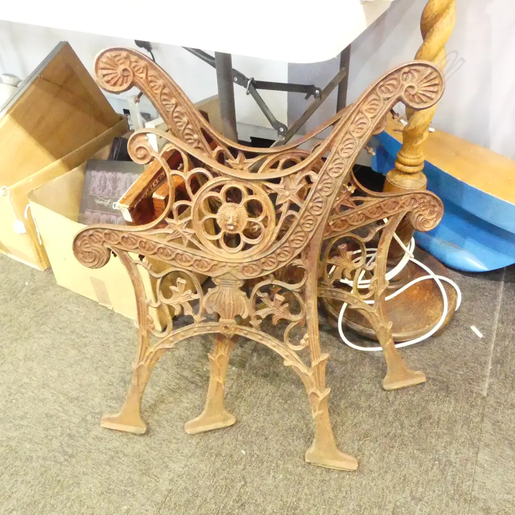 2 METAL BENCH ENDS H.710mm Image 1++