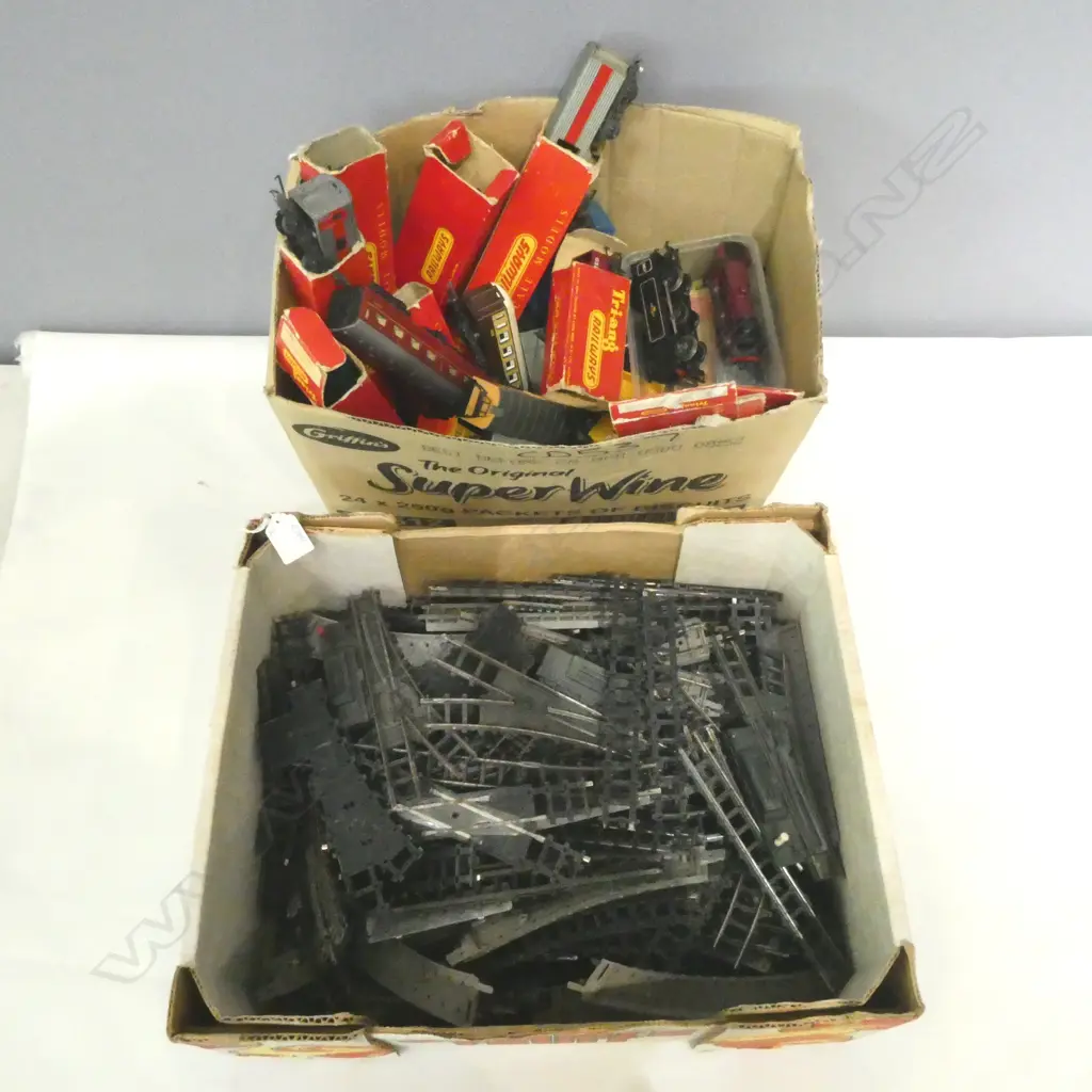 **RTV** 2 BOXES; TRI-ANG TRAINS +TRACK Image 1++