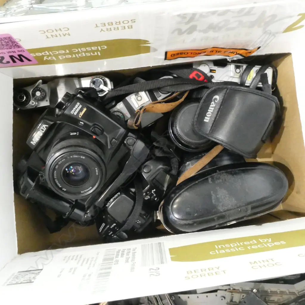 ASST. VINTAGE CAMERAS Image 1++