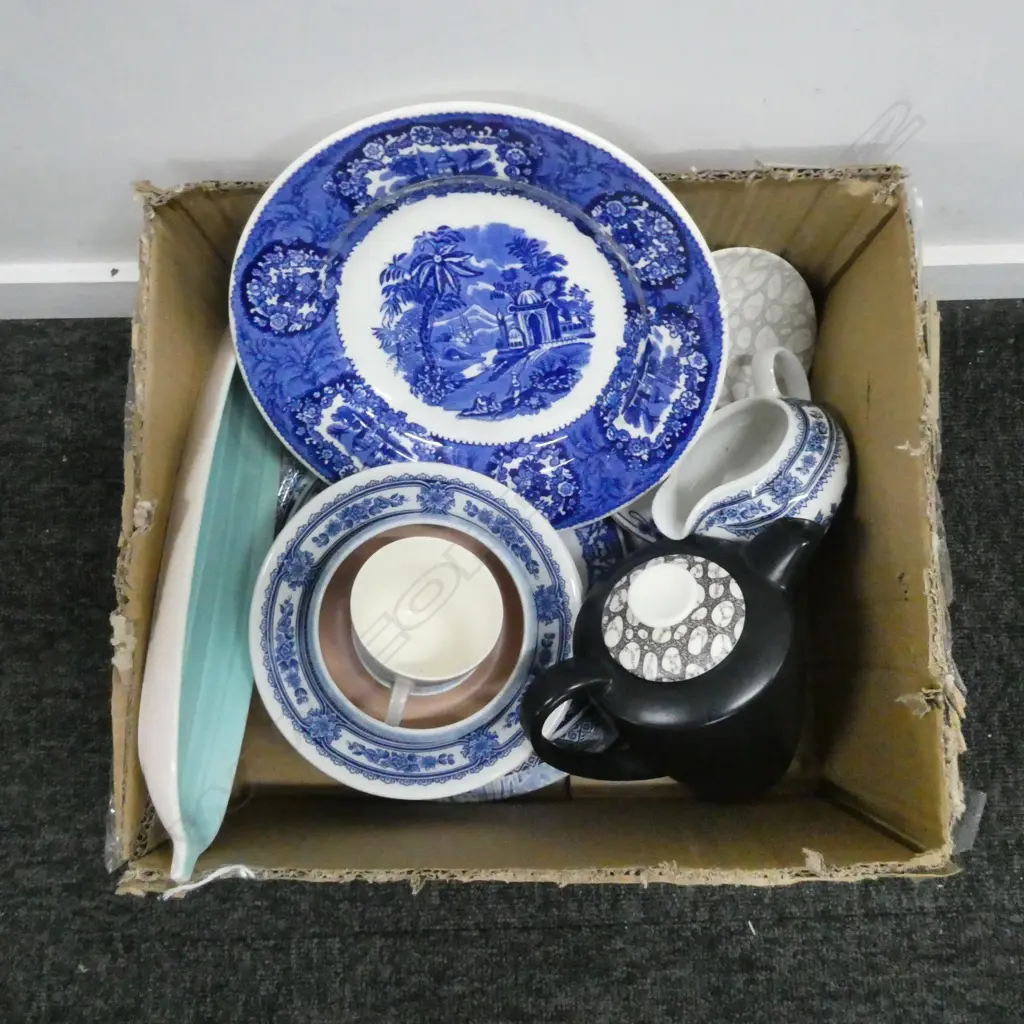 BOX LOT B/W CHINA & 4 PCS POOLE CHINA  Image 1++