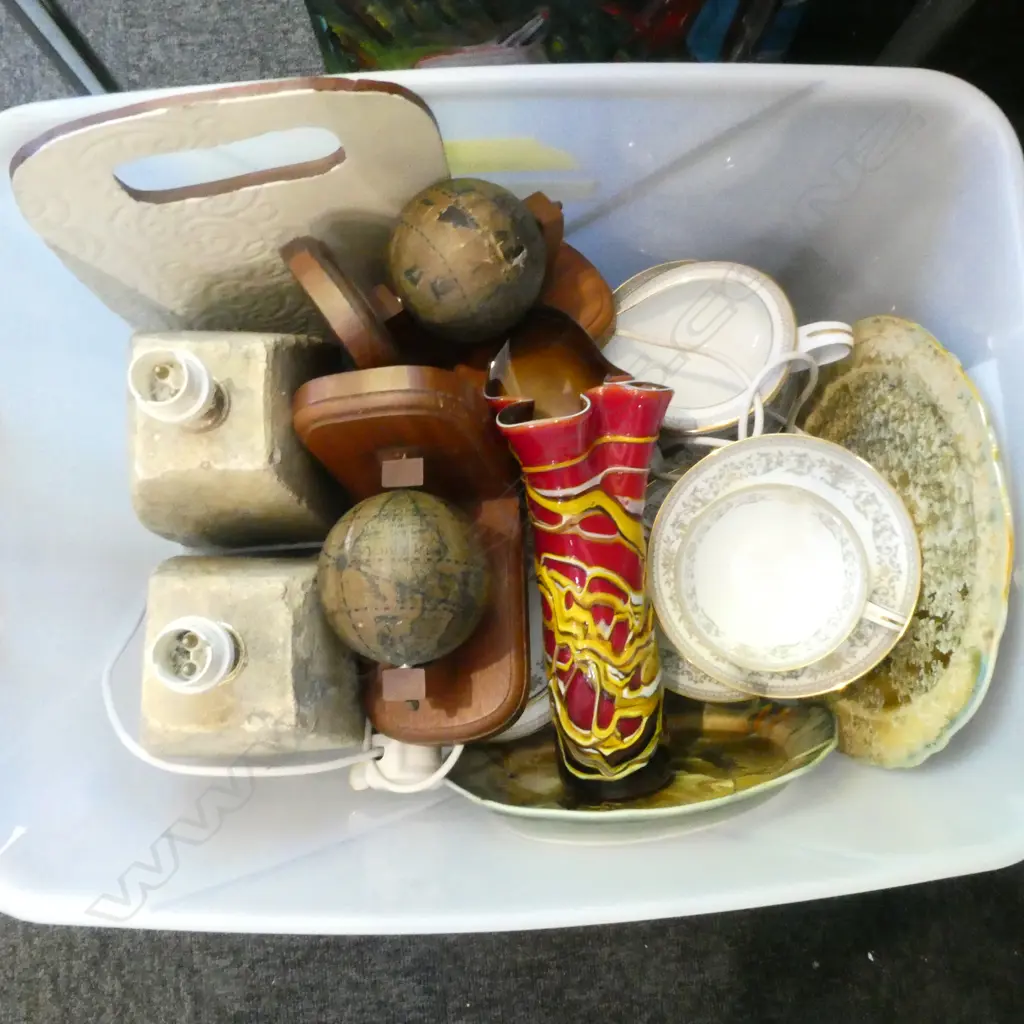 ASST. CERAMICS, PR LAMPS, GLOBE BOOK ENDS ETC Image 1++