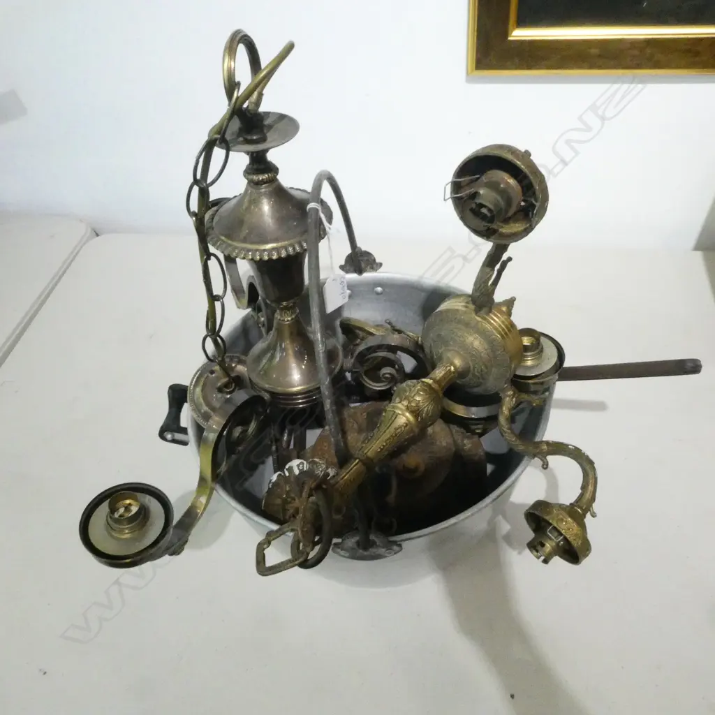 ALUMINIUM JAM PAN 350mm dia, ASST. TOOLS, 2 LIGHT FITTINGS Image 1++