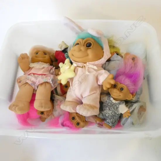 TROLLS