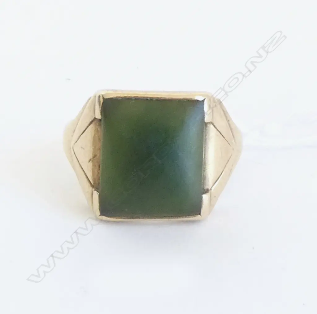 9ct GOLD & POUNAMU RING 5.77gms SIZE S Image 1++