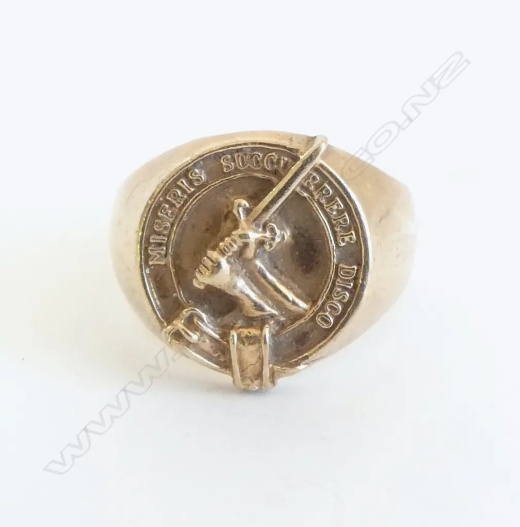 9CT SCOTTISH SIGNET RING 'MISERIS SUCCURRERE DISCO' 7.9grms SIZE U1/2 Image 1++