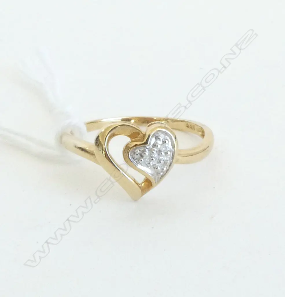 9ct HEART SHAPED DIAMOND RING, 1.8gm SIZE Q Image 1++