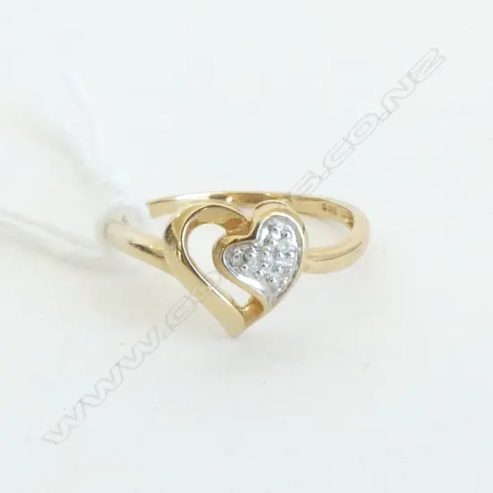 9ct HEART SHAPED DIAMOND RING, 1.8gm SIZE Q