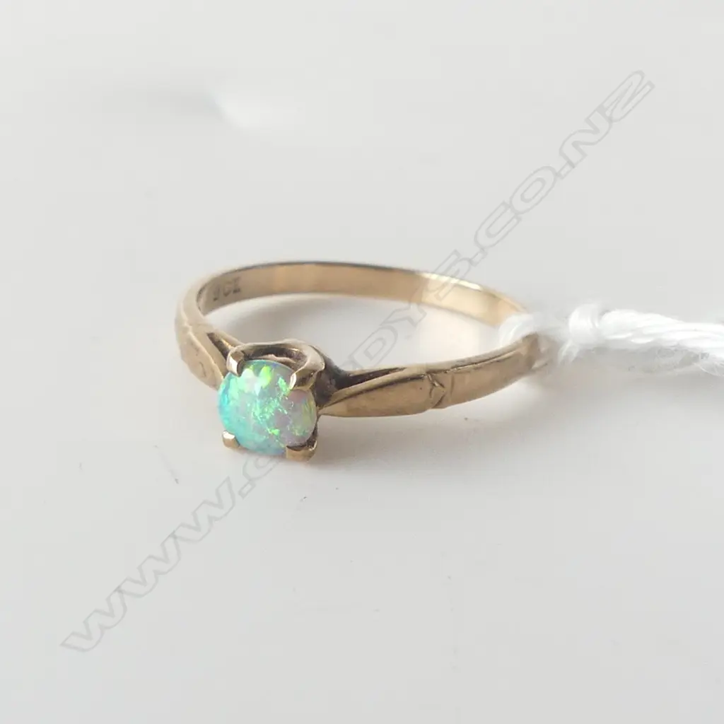 VINTAGE 9ct GOLD & OPAL CABACHON RING 1.7gms SIZE O Image 1++