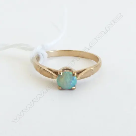 VINTAGE 9ct GOLD & OPAL CABACHON RING 1.7gms SIZE O