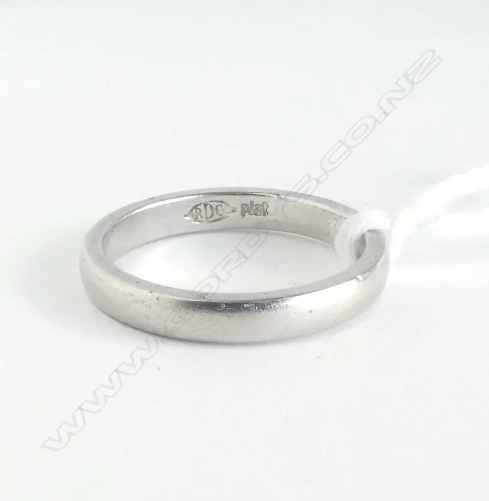 PLATINUM WEDDING BAND, SIZE O, 5.7gm Image 1++