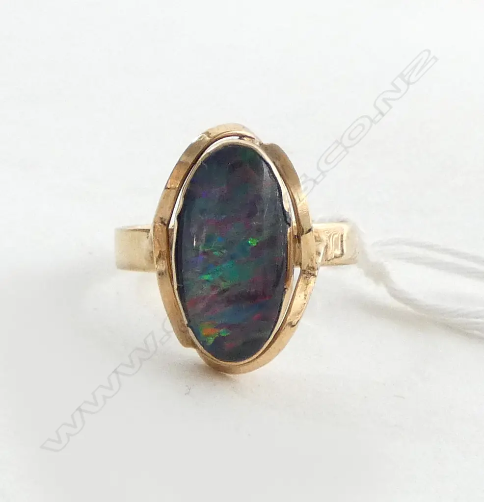 9ct OPAL DOUBLET SET RING, 2.5gm SIZE L Image 1++