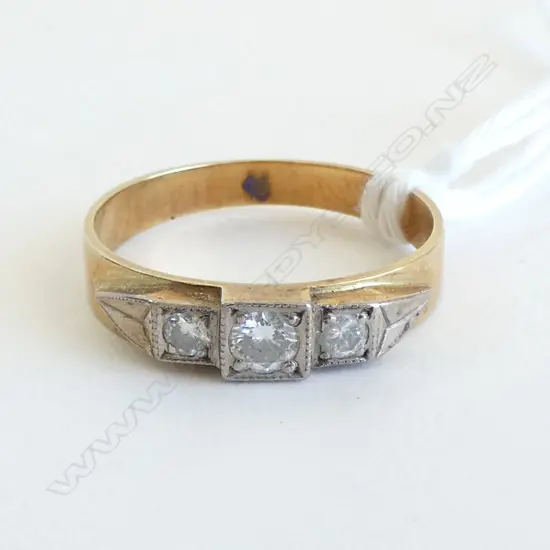 18CT 3 DIAMOND RING 3.2grms SIZE P