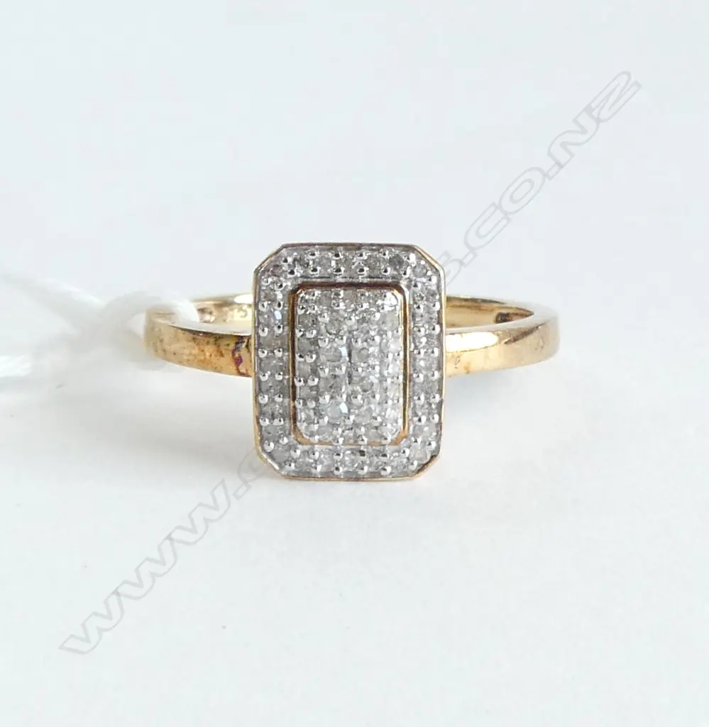 9ct DIAMOND SET DRESS RING, 2.4gm SIZE P Image 1++