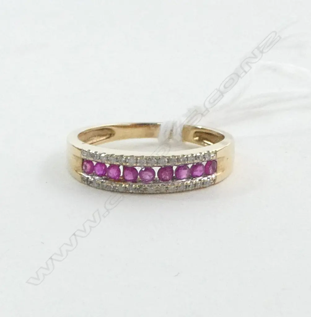 9ct RUBY & DIAMOND RING, 2.3gm SIZE P Image 1++
