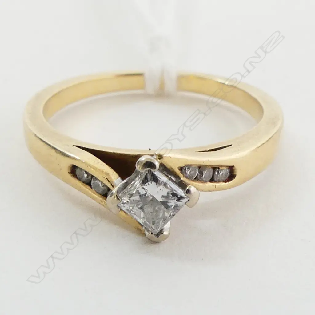 18CT PRINCESS CUT DIAMOND RING, 3.5grms SIZE  L 1/2 Image 1++