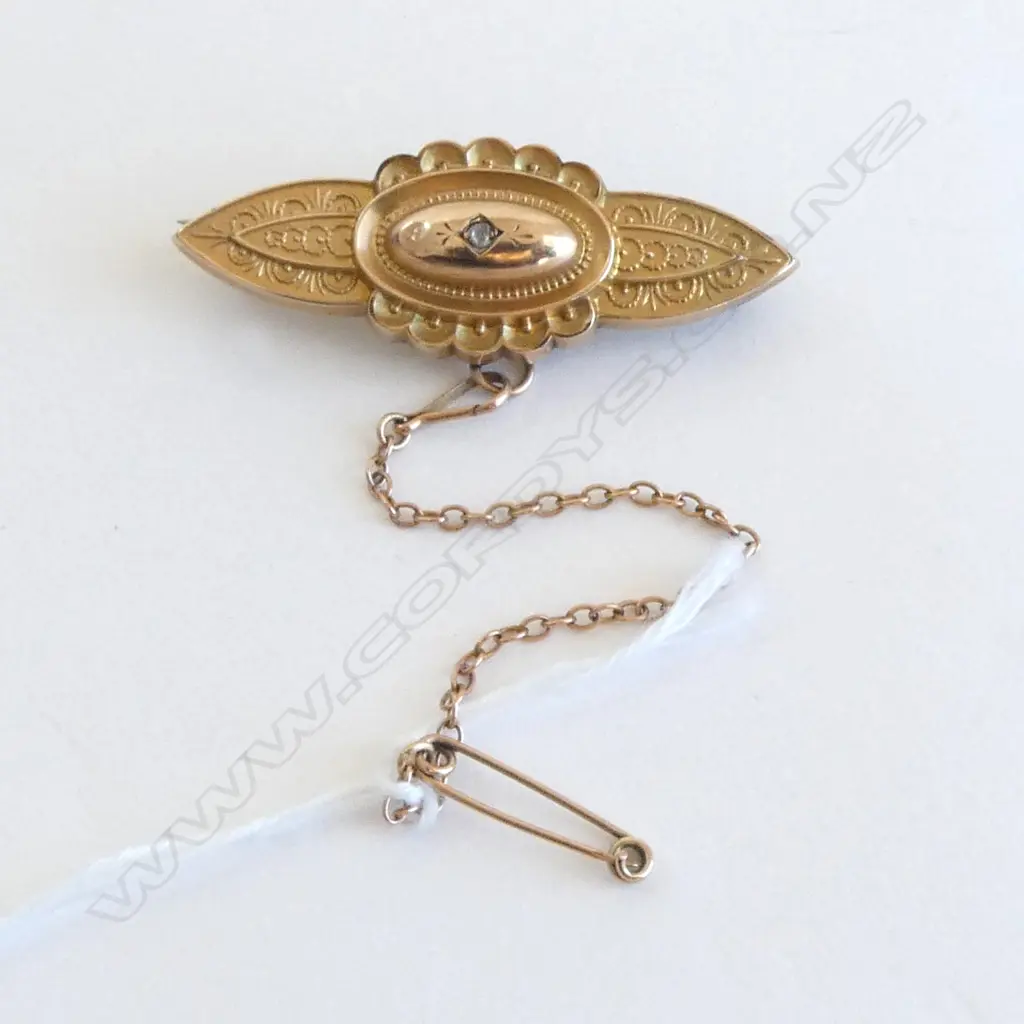 VICTORIAN 9ct GOLD & DIAMOND BROOCH glazed panel to reverse 4.6gms Image 1++